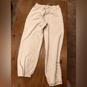Women’s Medium Old Navy cream sweatpants.